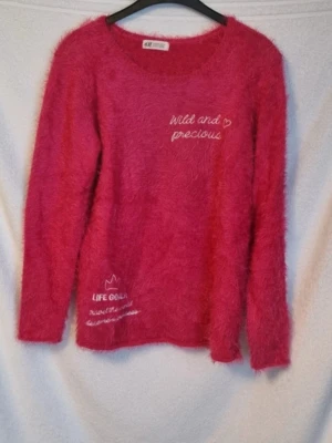 Rosa tröja - Rosa stickad tröja som är lite lurvig från HM I storlek 158/164. Oanvänd.