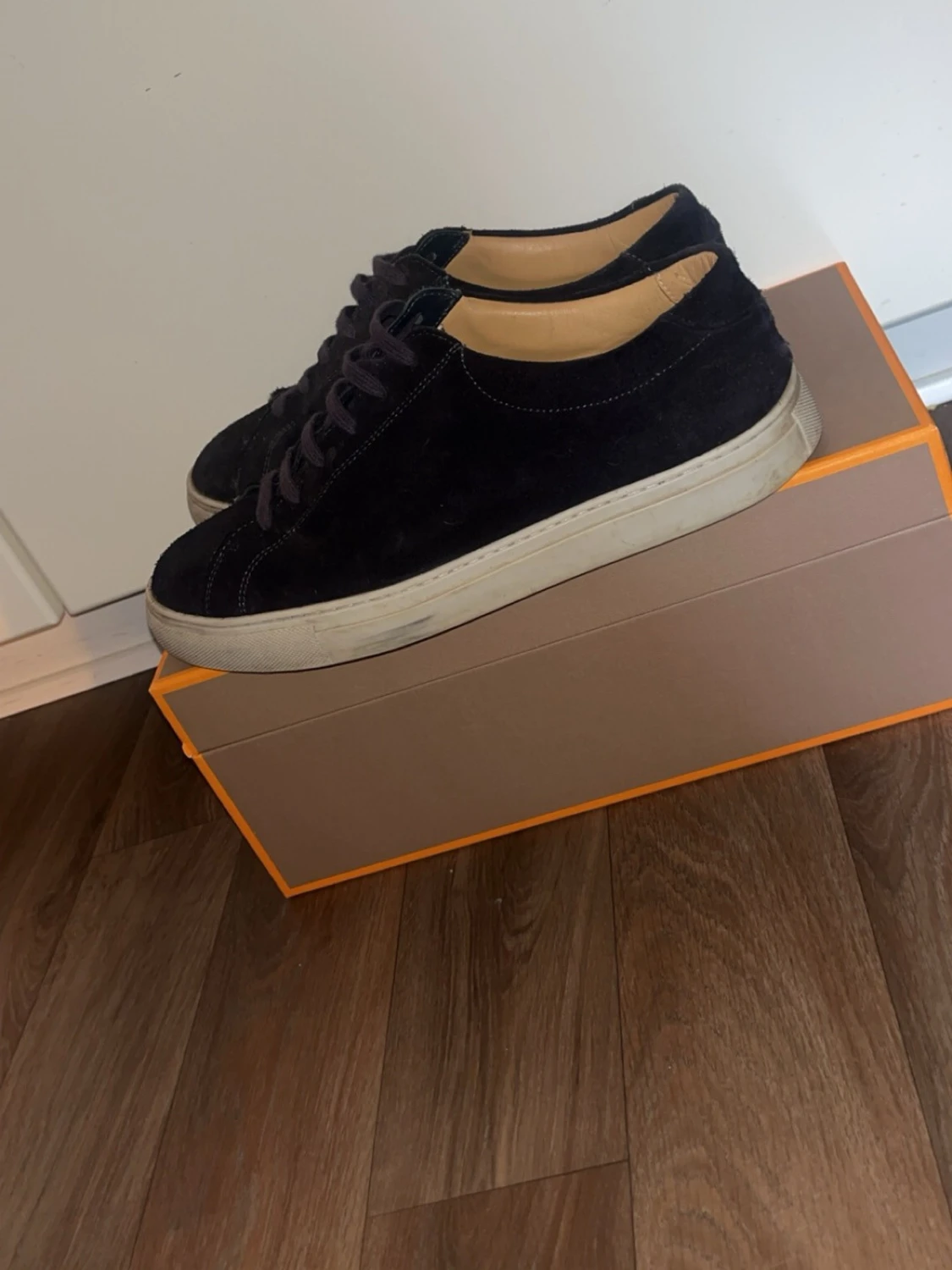 Svarta mockasneakers med vit sula - 3