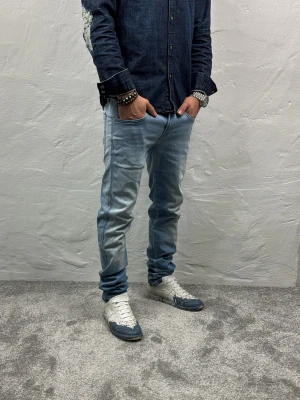 Replay jeans  - Ett par riktigt snygga jeans från Replay i storlek W28 L32 i modellen Anbbas Hyperflex 