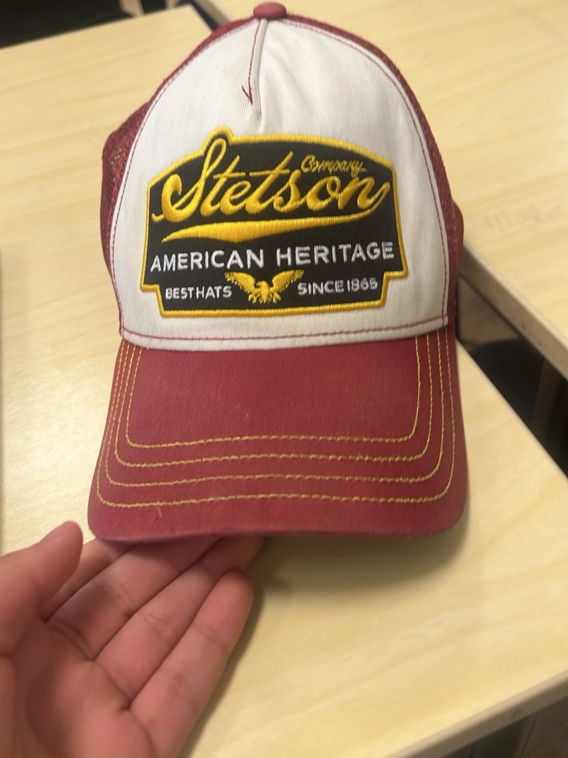 Stetson röd och vit keps