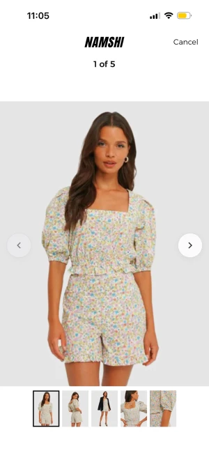 Blommig topp från NAKD - Jättesöt blommig topp från NAKD men knytning i ryggen. Så somrig o fin