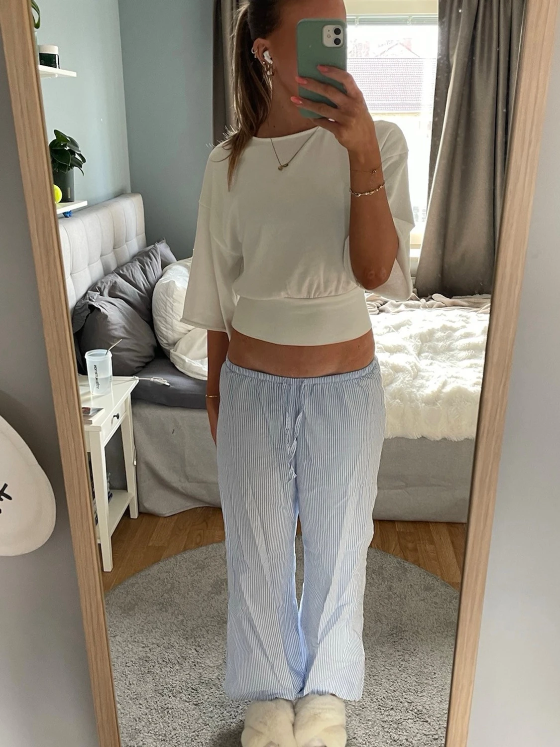 Randig lågmidjade pyjamasbyxa i blått och vitt
