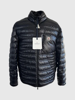 Moncler leveche jacka (helt ny) - | Säljer en helt ny Moncler leveche vårjacka | Storlek: 3/Large | Hör av dig vid frågor eller funderingar 