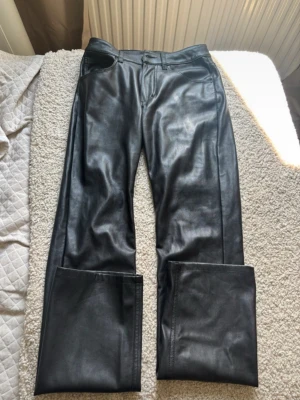 Bikbok skinnbyxor - skinnbyxor från bikbok i storlek xs, pris går att diskuteras!