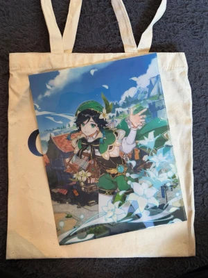 Genshin impact tote bag - Genshin impact tote bag köpt på comic con, har även en pärm