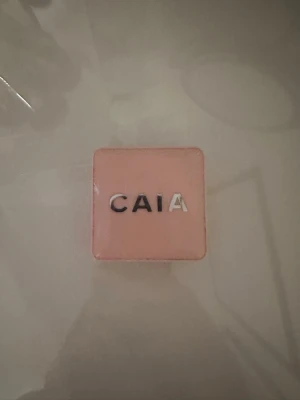 Caia blush  - Funkar fortfarande o mycket kvar, färgen raspberry passion 