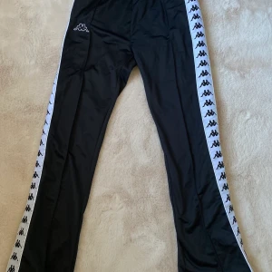 Kappa byxor - Oanvända kappa byxor med prislapp kvar. Lite för långa för mig och jag är 157