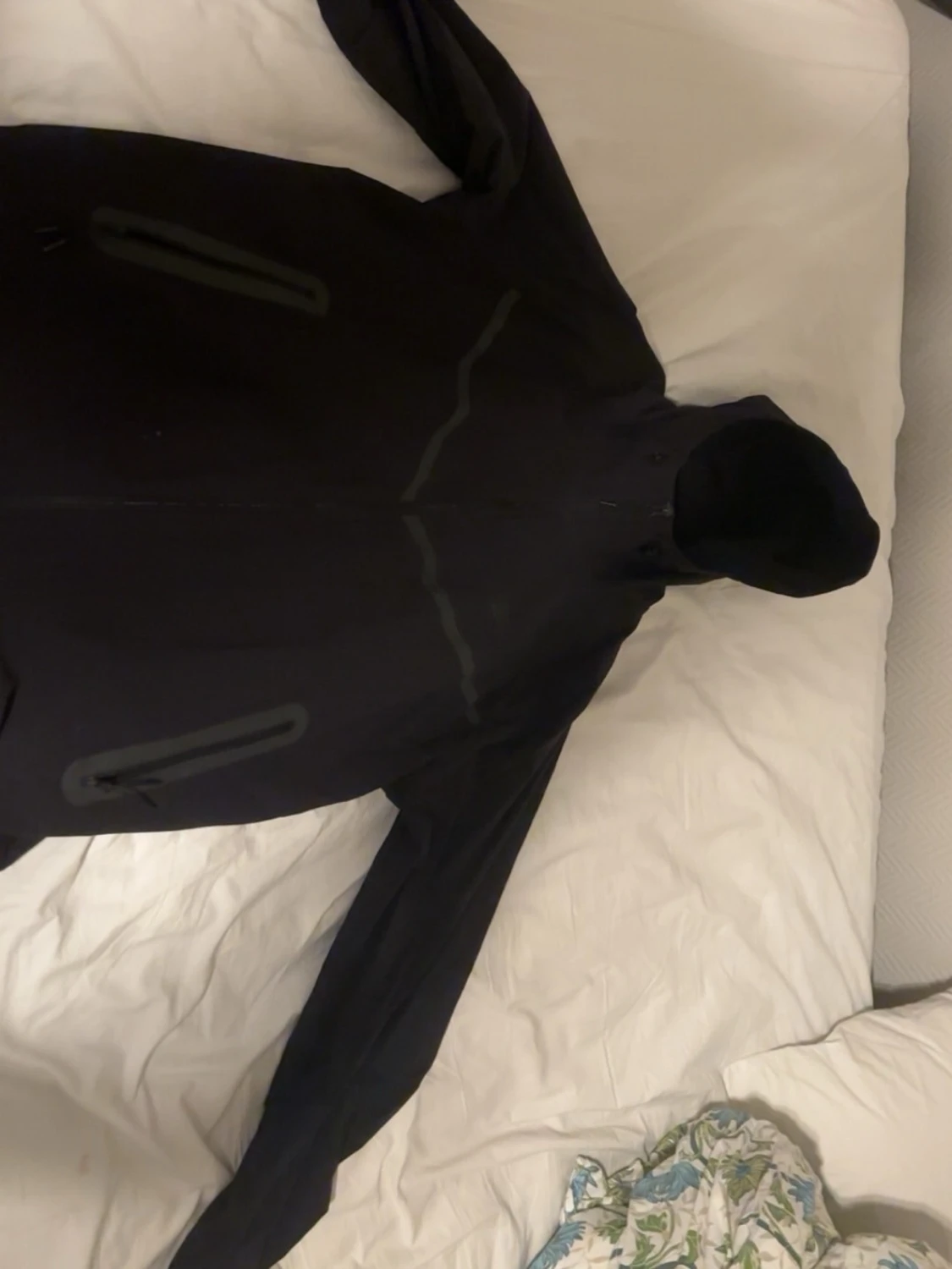 Svart vindjacka med huva - 1