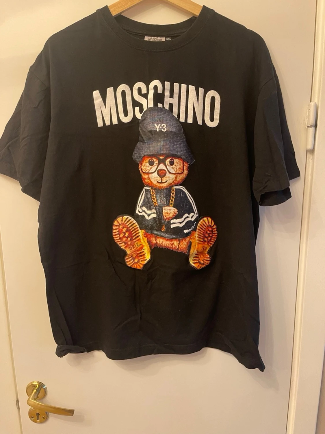 Svart t-shirt med björntryck