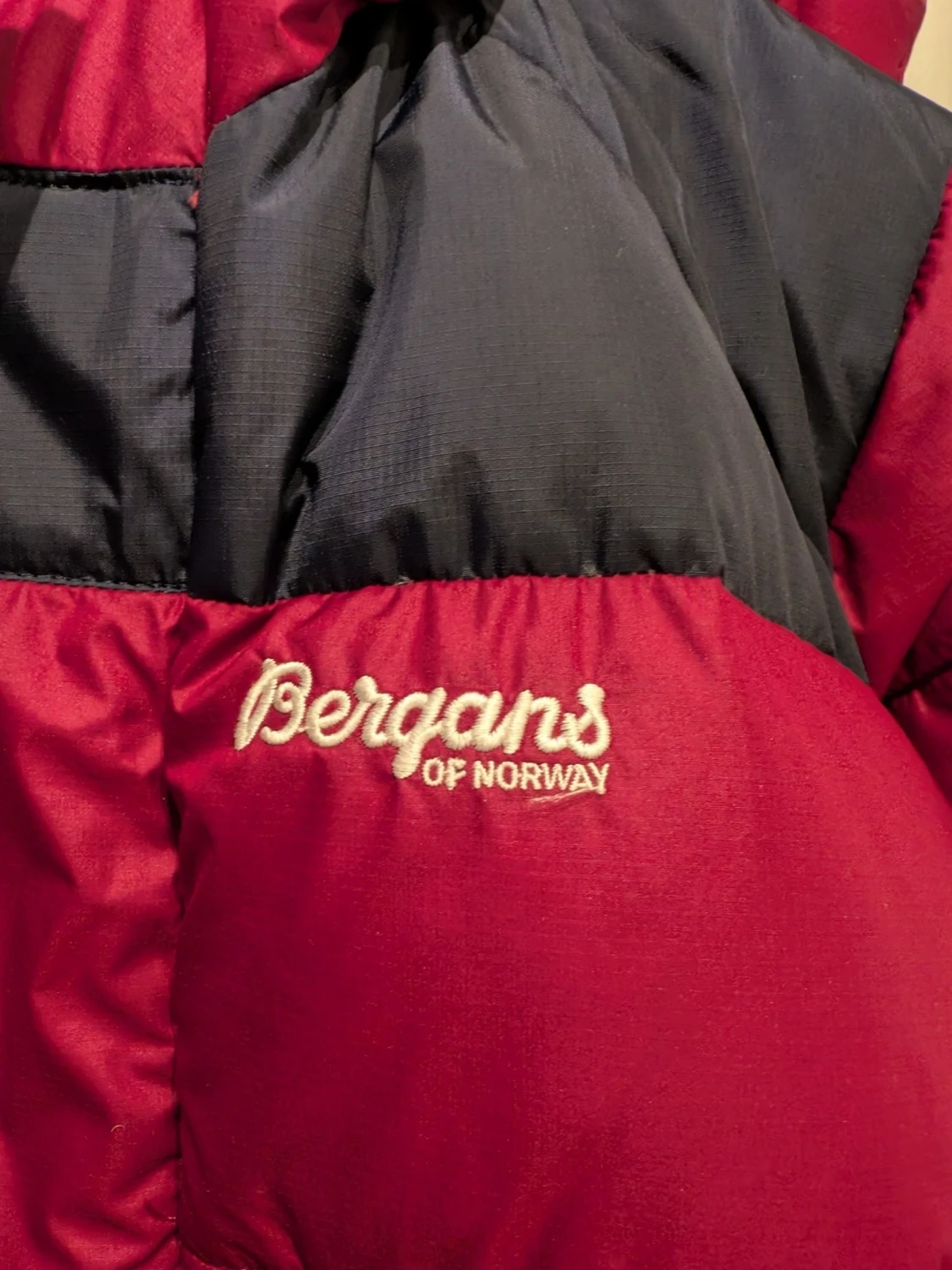 Röd dunjacka från Bergans of Norway - 1