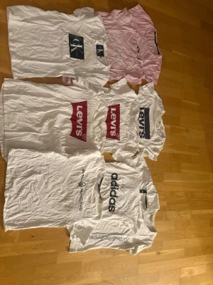 T-shirtar Levi's, Adidas m.fl. - Äkta märkes T-shirtar blandade storlek S/M . Endast för hämtning, finns runt Helsingborg/ängelholm 