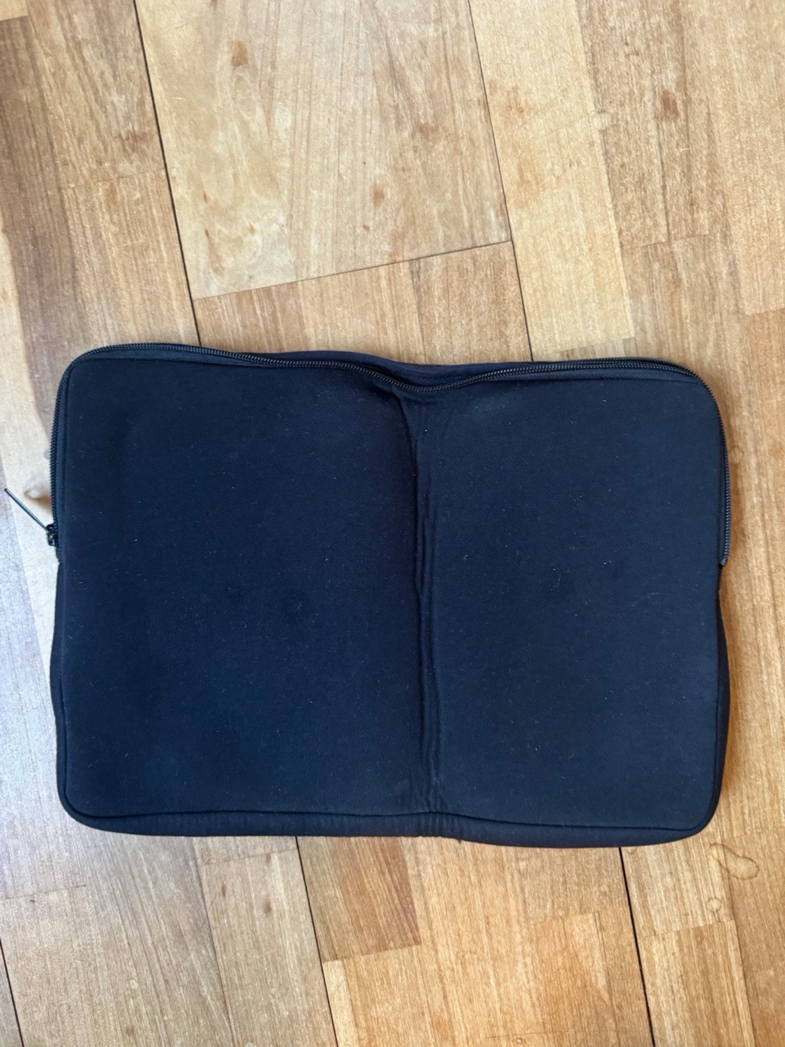 Svart laptopfodral från Carhartt - 1