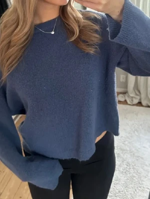Blå stickad tröja - Mysig blå stickad tröja 🥰🥰