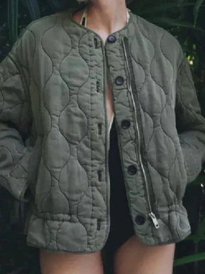 Jacka från Zara - Assnygg trendig jacka från Zara! Inte använd mycket alls och i superbra skicka. Skriv om ni har frågor😊🙌