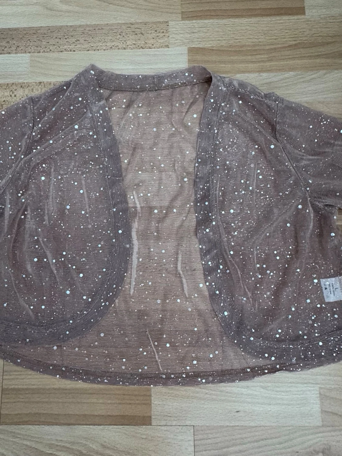 Ny. Glittrig meshkofta i beige