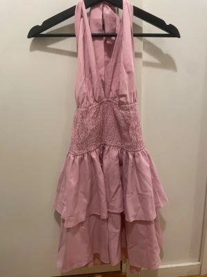 Rosa volangklänning - Söt rosa klänning 