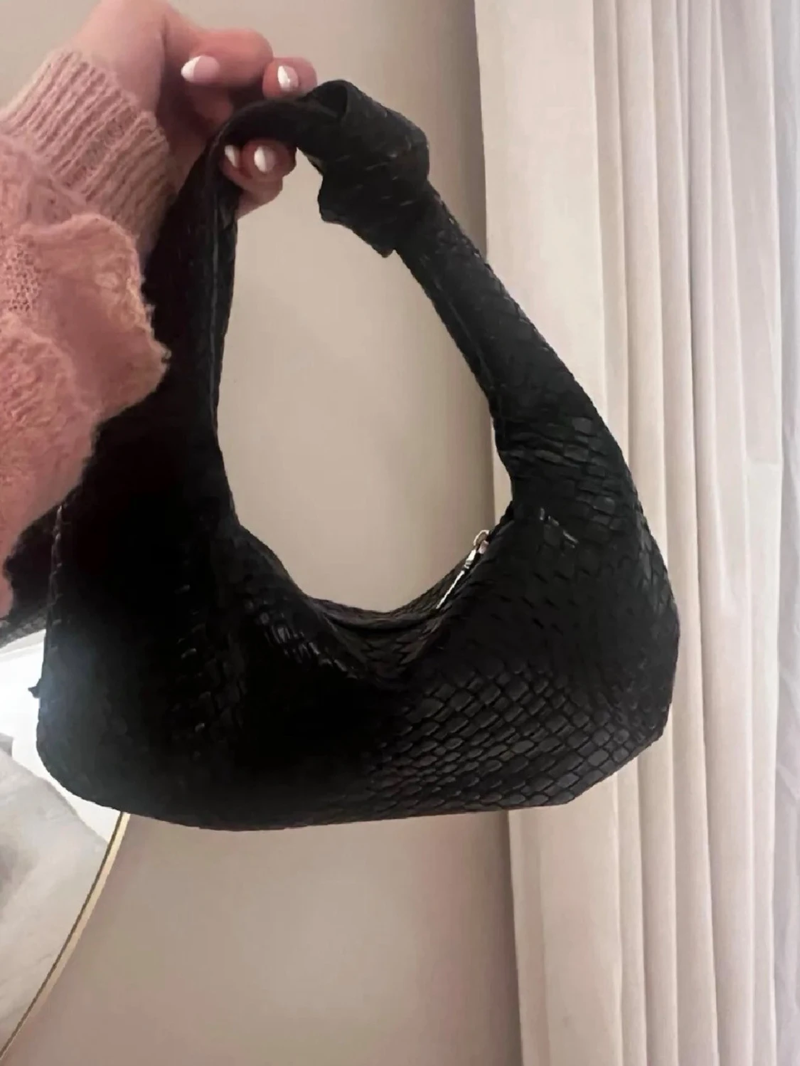 Svart cluch väska  - 1