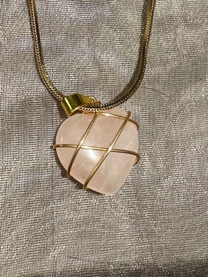 *NY*Halsband med Rosenkvartshjärta  - Nytt oanvänt. 