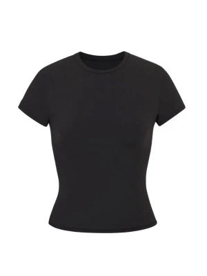 Skims T-shirt fits everybody short sleeve onyx - Säljer denna t-shirt från Skims i färgen onyx. Storlek S, passar både XS och M. Aldrig använd och i helt nytt skick. 530 kr + frakt! Vid fler frågor, etc skriv privat 🙌🏼🩷🙏🏼🫰🏼🏄🏽‍♀️