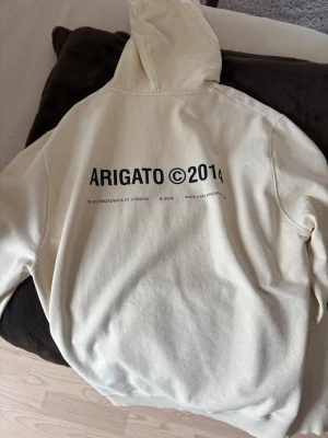 Axel arigato hoodie herr - En hoodie från Axel arigato herr i ljusgul färg. Knappt använd. Passar L-XL