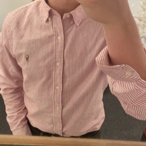 Ralph lauren skjorta - Ralph lauren skjorta slim fit. Storlek M. Rosa/Vit randig