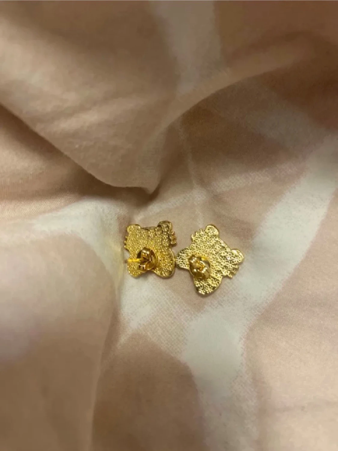 Hello Kitty örhängen med röd rosett - 1