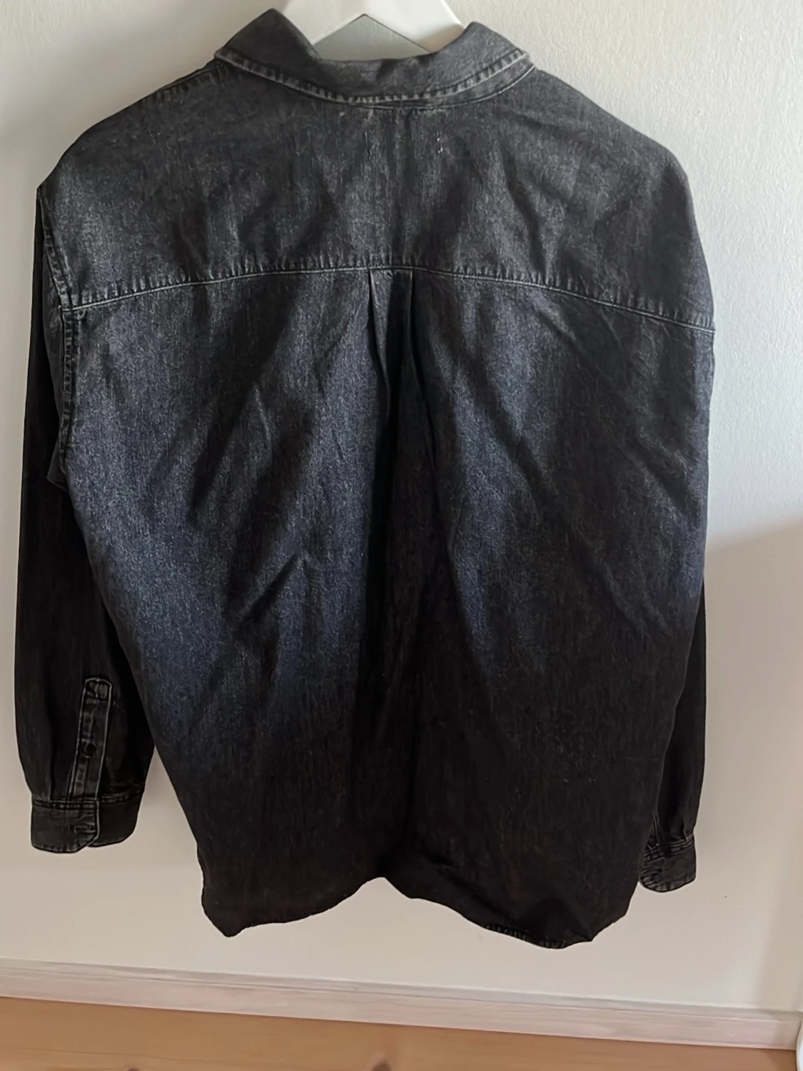 Svart jeansjacka från Jack & Jones - 1