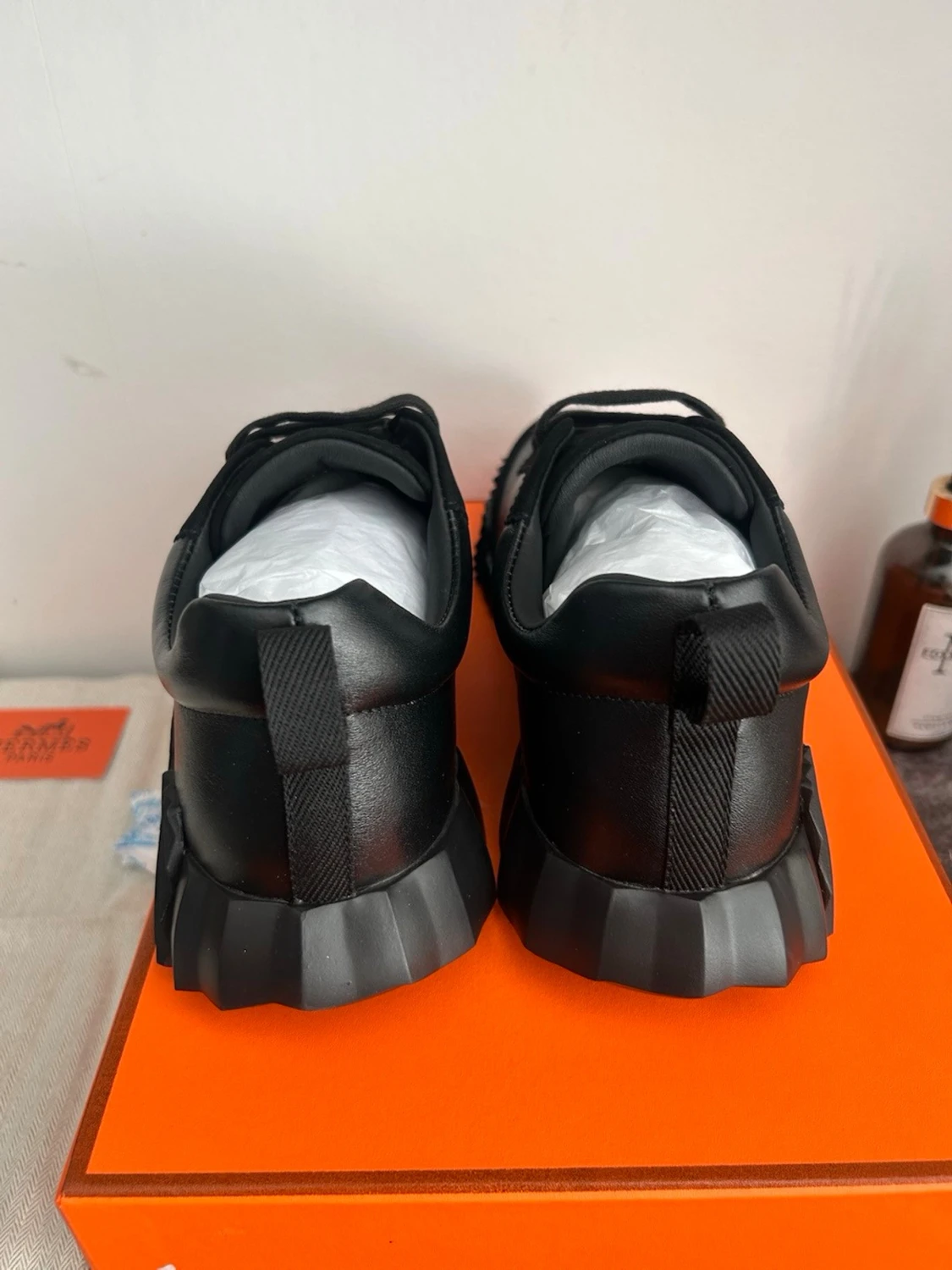 Svarta sneakers med unik sula - 2