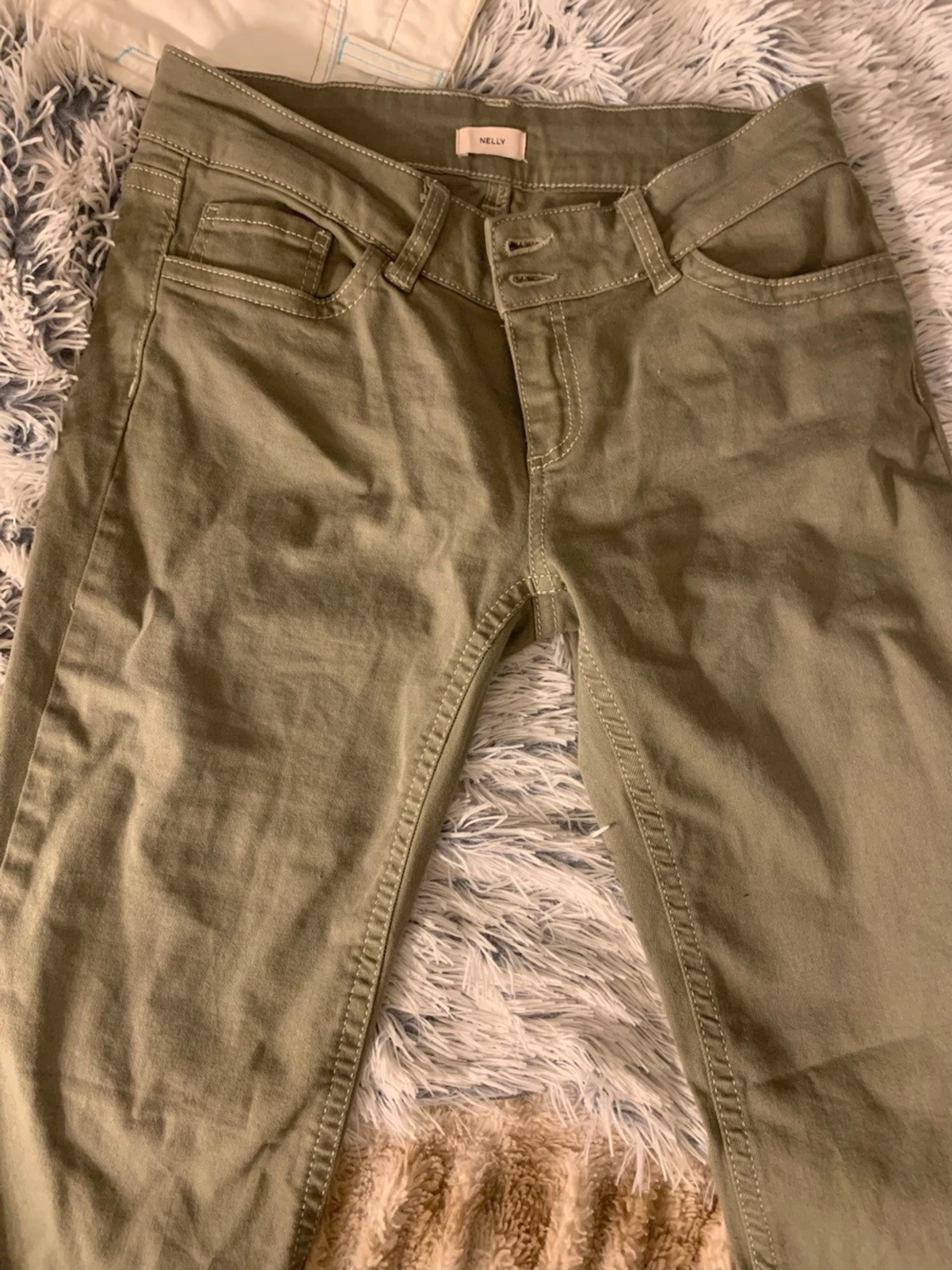 Olivgröna jeans från Nelly - 1