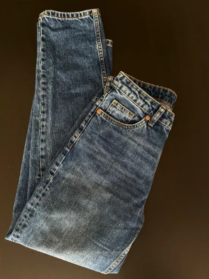 Blue mom jeans  - Blue mom jeans   Size: EU 38 (M) Condition: used, in good condition  Details: mom fit, high-waisted, relaxed and comfortable everyday jeans  💰 Price: 120 kr  📦 Fast shipping / meet-up possible Message me if interested 💌