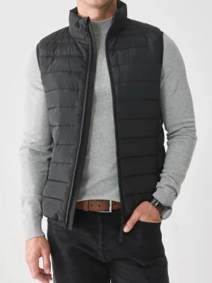 Väst från Pier one  - Snygg väst från märket Pier one. Perfekt nu till våren. Inköpt från zalando och i nyskick, nypris 449kr. Storlek L. 