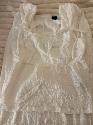 Vitt sett från Gina tricot med långkjol  - Aldrig använt sett bestående av linne och lång kjol