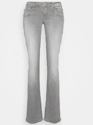 Ltb "valerie" lågmidjade jeans - Lågmidjade bootcut jeans "valerie" från LTB. Superfina men används ej längre. Stl W27 L32🥰