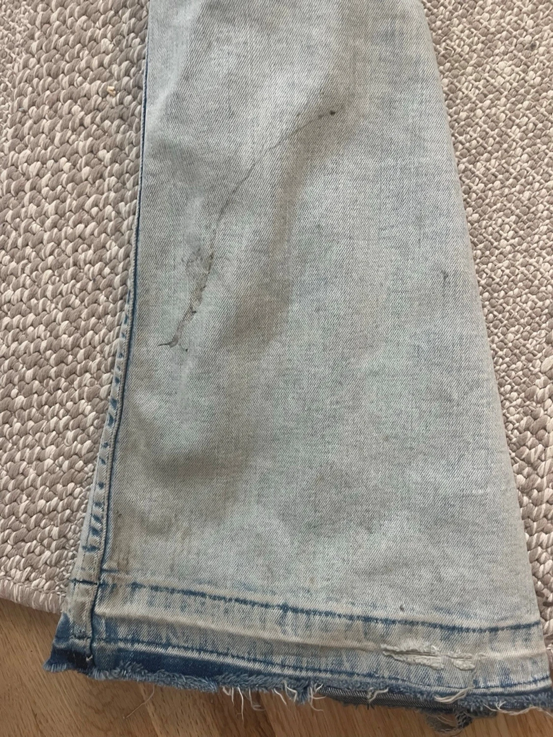 Ljusblå slitna jeans från H&M Divided - 4