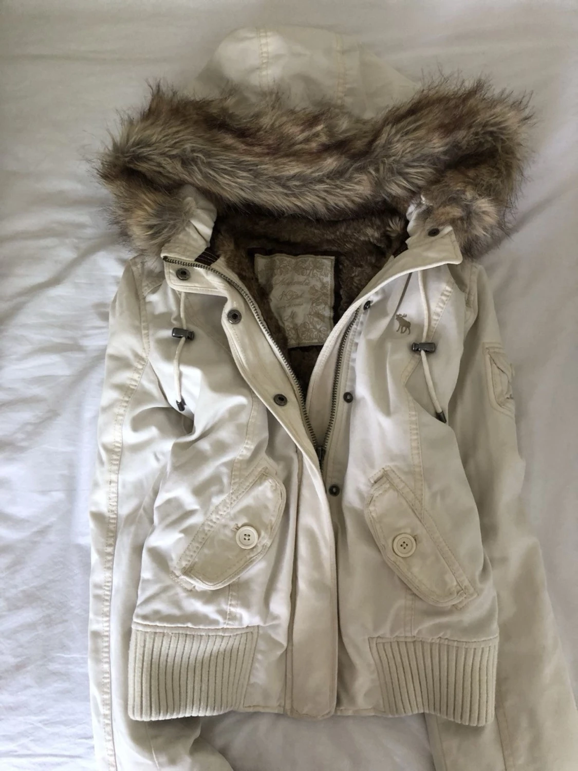 SÖKER ! Abercrombie/Hollister 2000s jackor  - 2