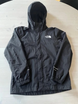 The north face jacka - Toppskick. Perfekt till våren och hösten. Knappt använd. Priset är ej hugget i sten