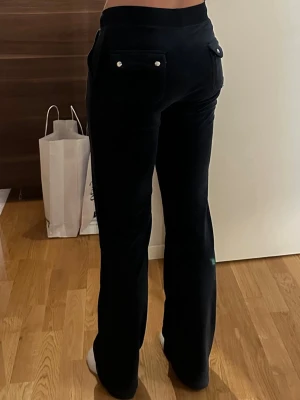 Mörkblå juicy couture  - Mycket sparsamt använda 