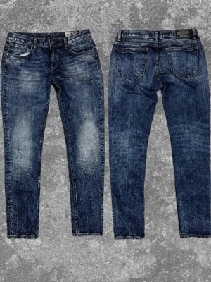 Jeans - Tja säljer dessa schyssta jeans! Mått: A:39 B:76 C:23 D:17 E:14 (cm)  Skriv vid fundering 😇✌️(jeansen har små fickor) 