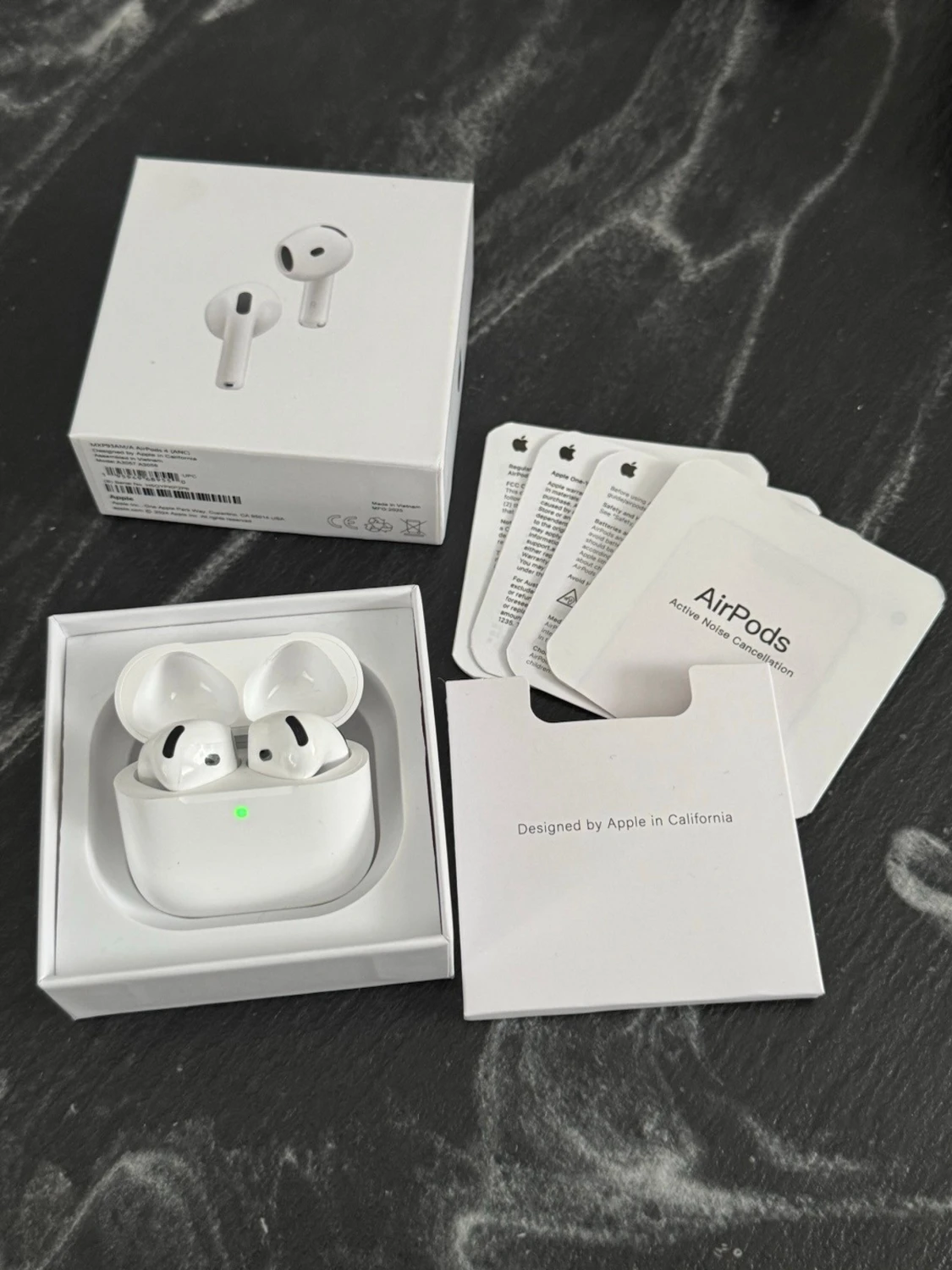 Apple AirPods 4 - 5