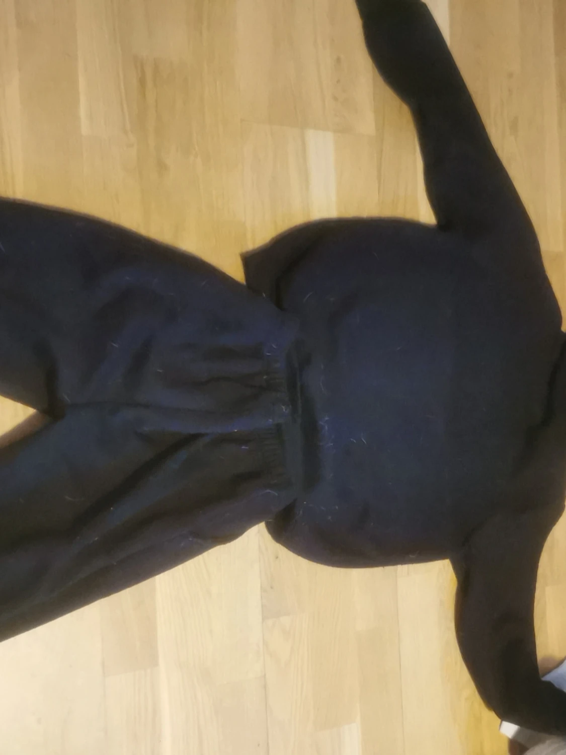 Svart mjuk loungewear-set med huva - 1