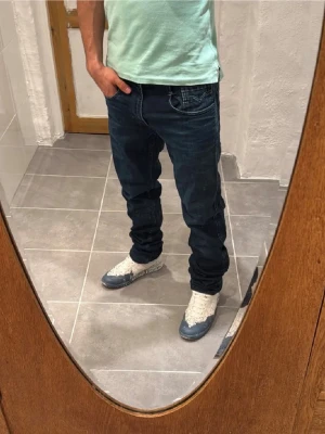 Replay jeans  - Ett par snygga byxor från Replay i storlek W32 L34 i modellen Anbbas 