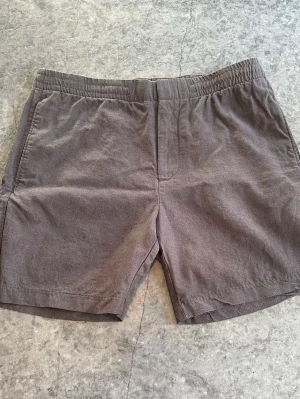 HM Linneshorts  - HM Linneshorts Shorts i linmix regular fit  Material:Bomull 70%, Linne 30% Endast testade