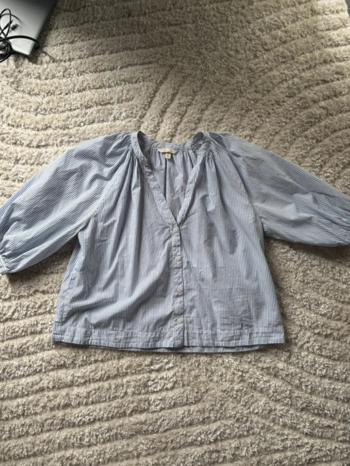 Blårandig blus med ballongärm - 1