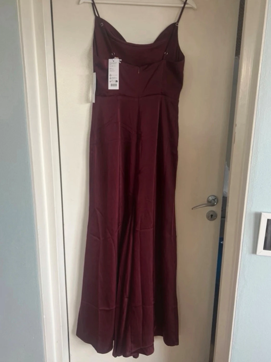 Vinröd satin klänning  - 2