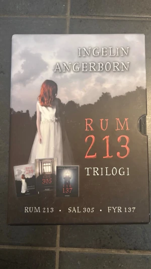 Rum 213 trilogi av Ingelin Angerborn - Säljer Rum 213-trilogin av Ingelin Angerborn i snygg box. Innehåller böckerna Rum 213, Sal 305 och Fyr 137. 1 bok = 40kr. 2 böcker = 80kr. Alla 3 böcker = 100kr