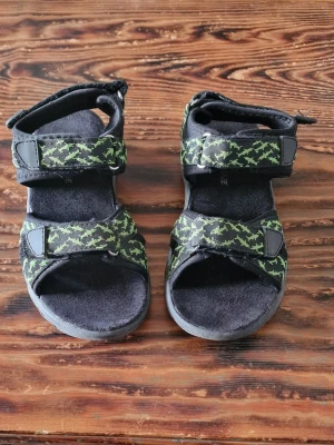 Remsandaler - Använda under en sommar och är fortfarande i jättebra skick. Stl 32