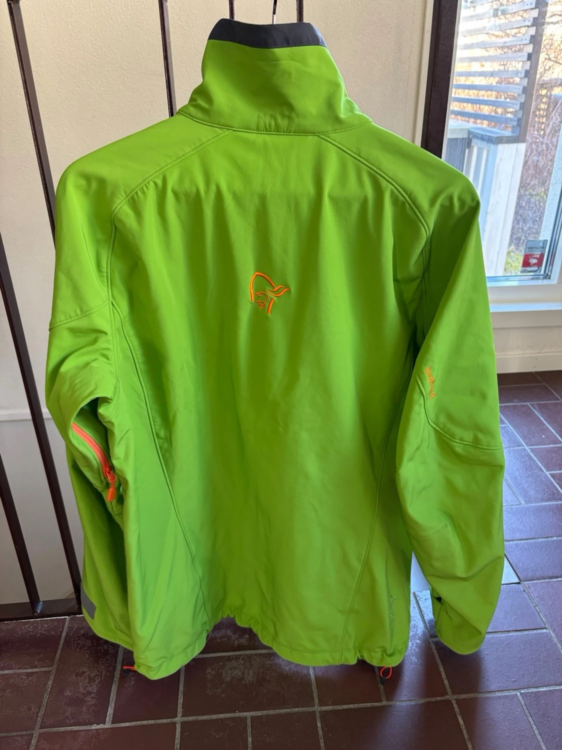 Grön vind/flecejacka från Norrøna - 1