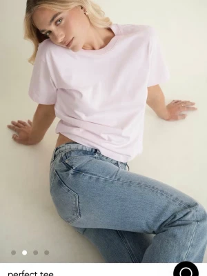 Ljusrosa basic t-shirt - Ljusrosa t-shirt från gina tricot! Helt oanvänd.