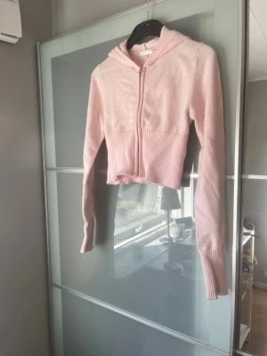 Rosa stickad zip upp - Fin stickad tröja från gina Young💕st 158/164 skulle säga att den passar en xs