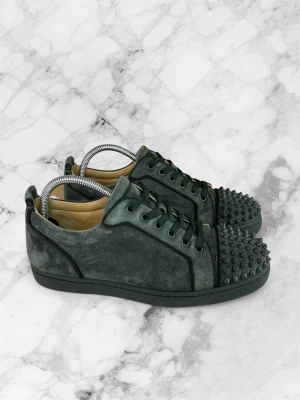 Christian Louboutin Junior spikes sneakers  - Storlek 41 skick väldigt bra! Og all 